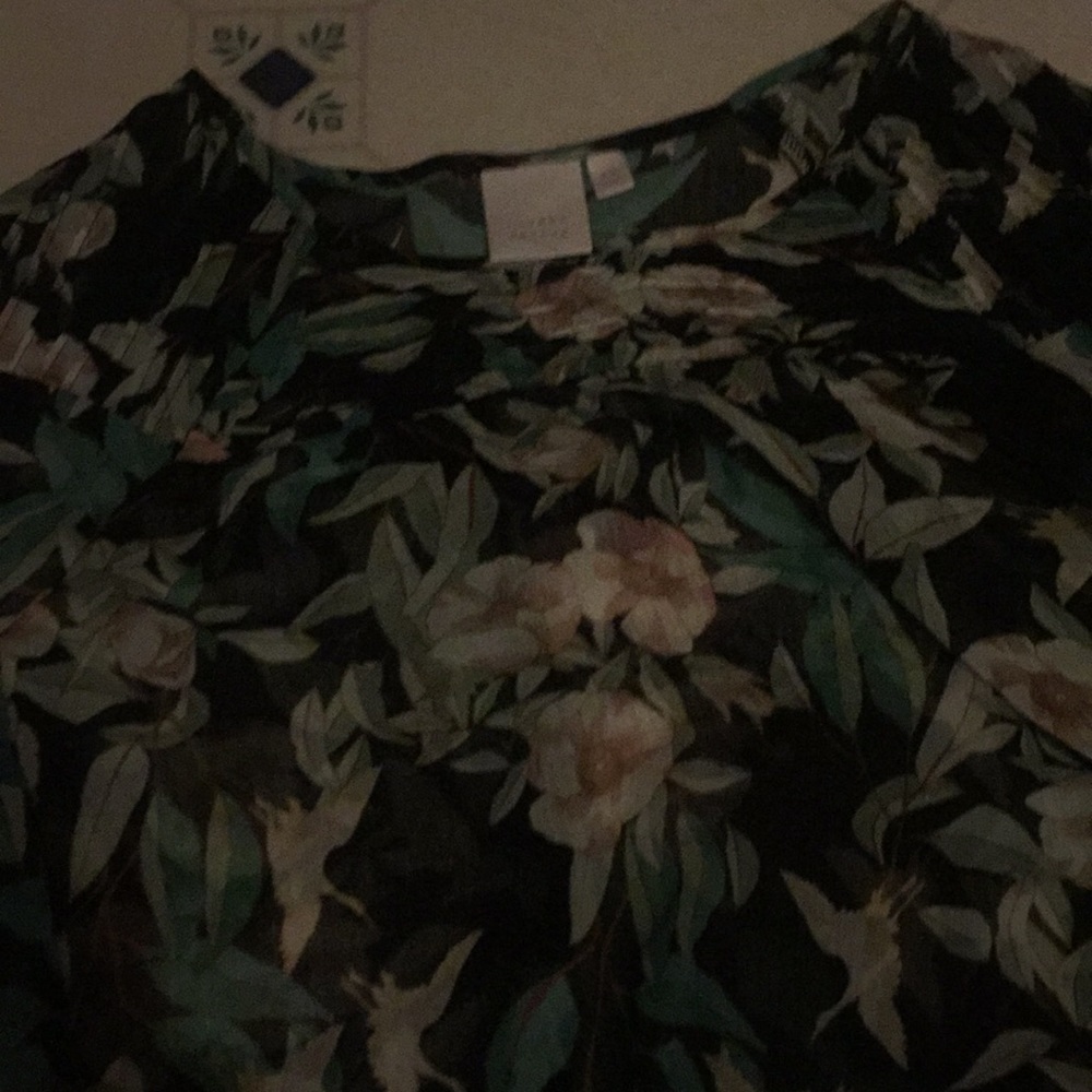 A cute, flowy, summer shirt 🌸